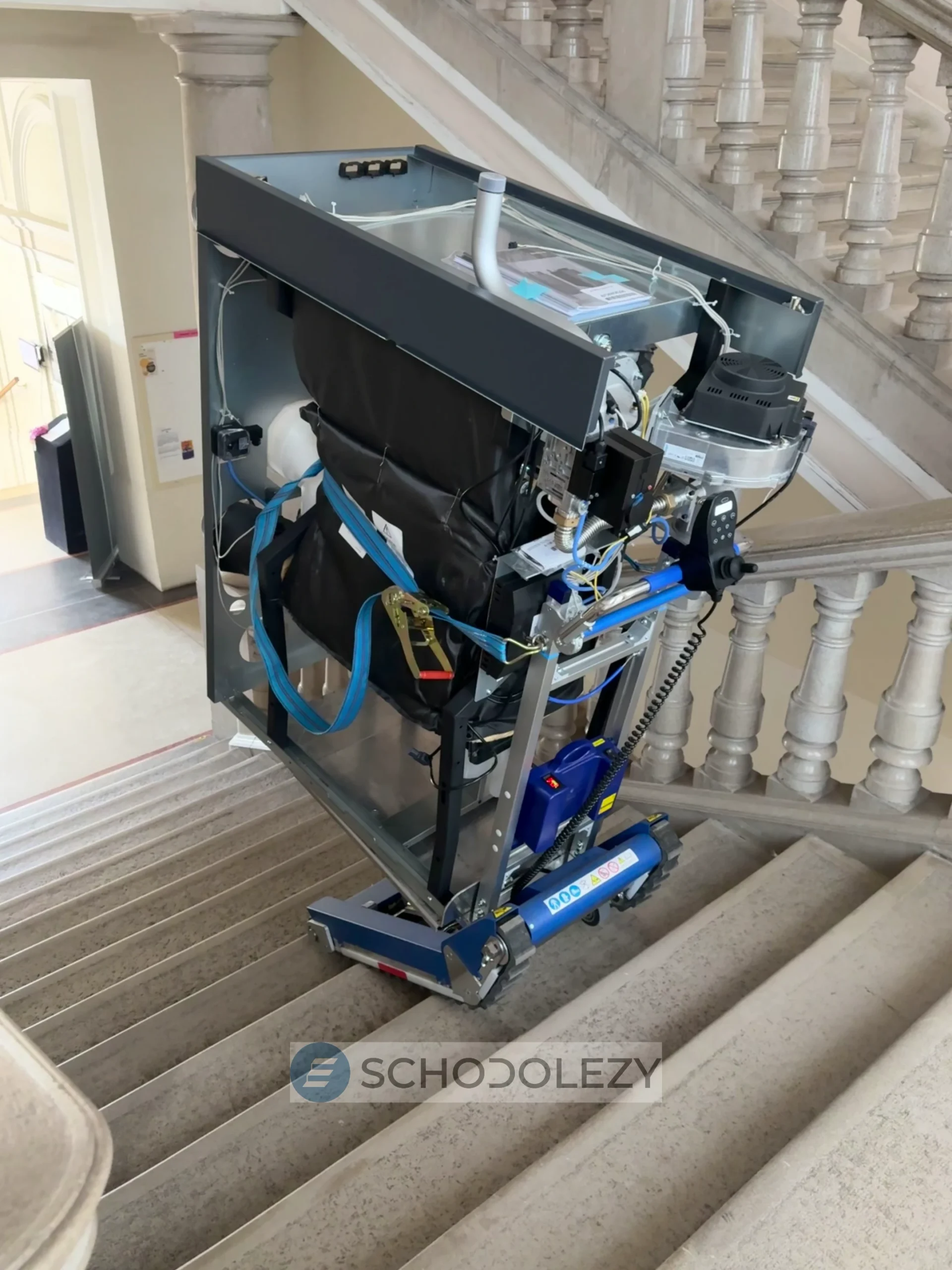 Elektrický pásový schodolez CT420S